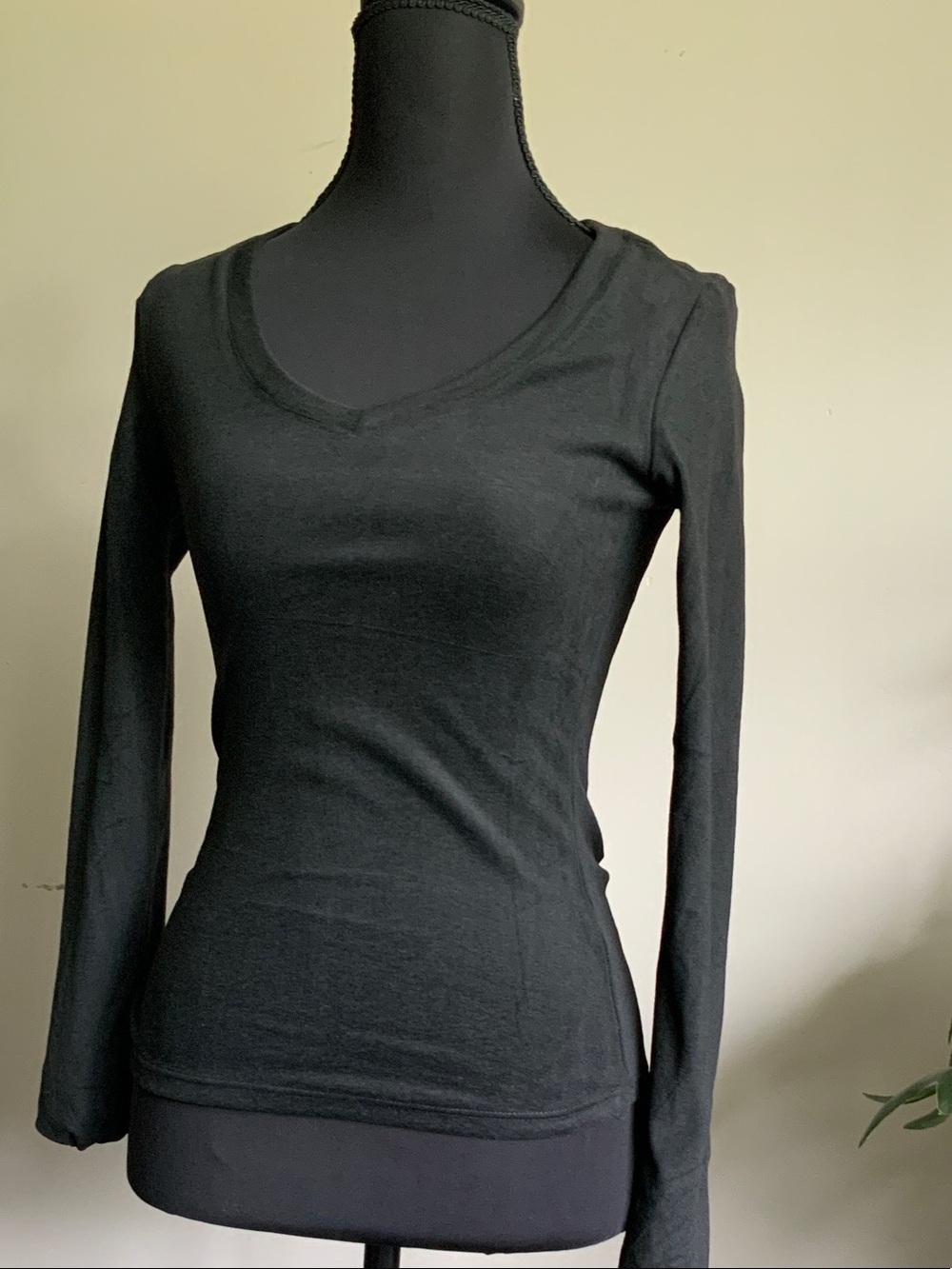 Womens Long Sleeve Slim Fit Tops Everyday V-Neck Long Sleeve Top Black